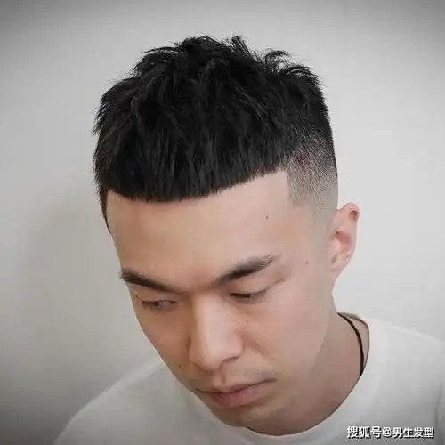男生"两边铲"发型这样剪才帅气!夏天留好这4款,时尚干净显精神_头发