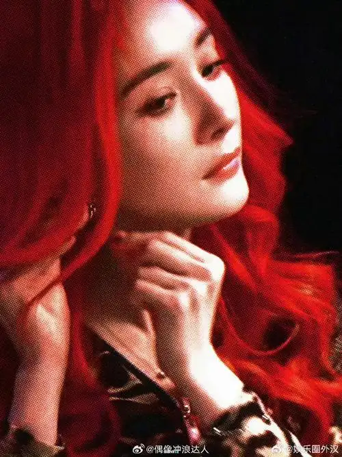 杨幂红发背影##发型师分享杨幂染发过程