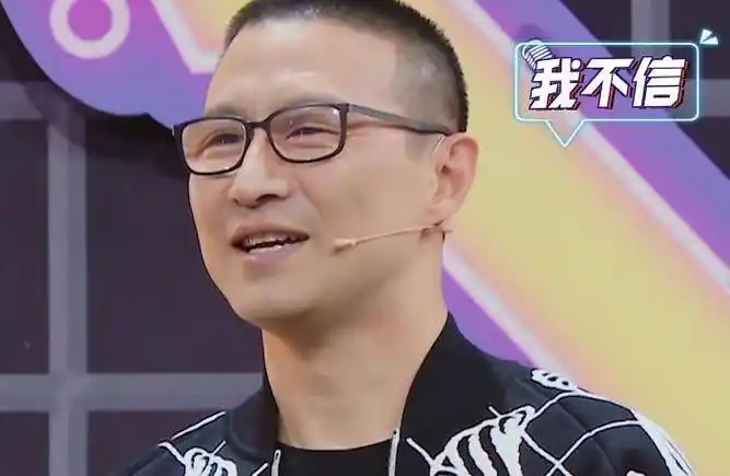 汪峰的近视眼镜到底有多厚?