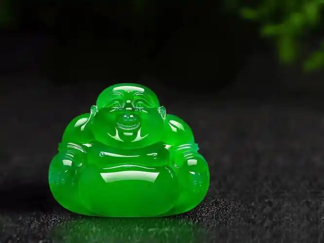 大肚能容笑口常开翡翠弥勒佛欣赏