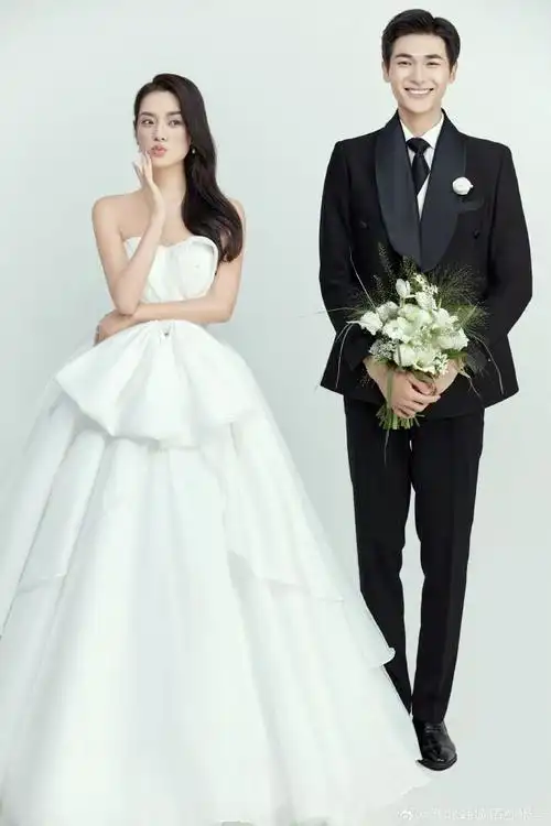 年轻人都在拍的韩系婚纱照98少女感十足!