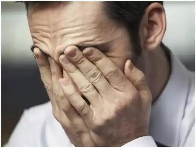 如果过度疲劳,眼睛就会出现酸痛,发胀,干涩,视力模糊等症状来提醒 !!