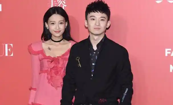 董子健事实是婚后孙怡没有靠婆家的资源所有的剧本都是她的经纪人一点