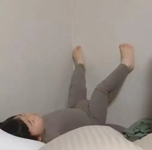 能吃又能睡韩国女版民国露肚腩葛优躺网友直呼想生同款