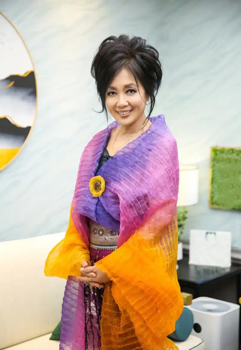 "四川女婿"齐秦:50岁娶小妻子,因为一个人爱上一个省_孙丽雅