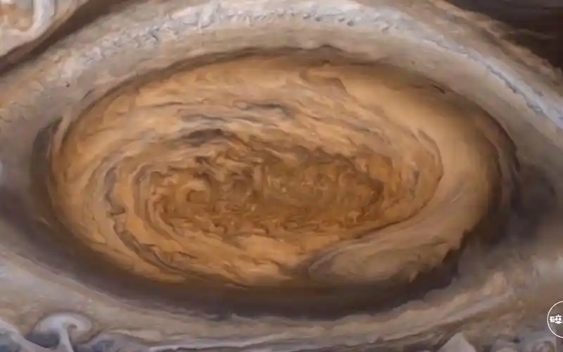 1989年拍摄的影像:海王星大黑斑,风速每小时2400公里!