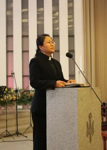 柳东仙牧师讲道读经赞美神用心灵和诚实赞美祂聚会结束后的分组讨论