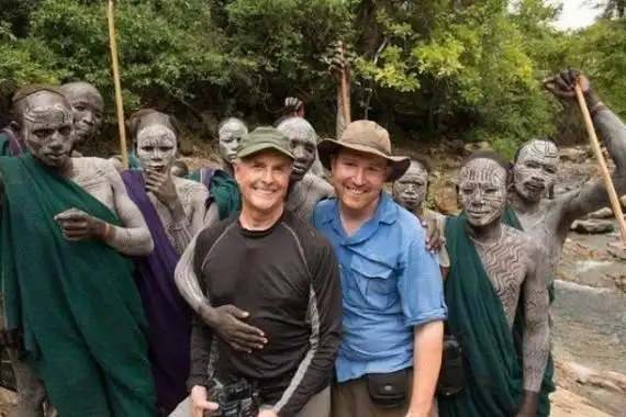 非洲古老的原始部落,男性十分强壮,女性繁衍的方式让人大开眼界