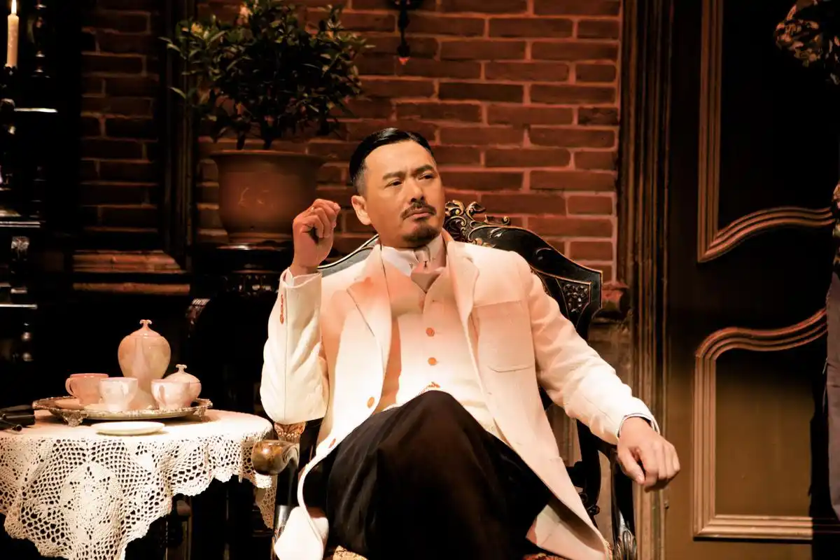 p>《让子弹飞》是由 a target="_blank" href="/item/姜文/1168186"