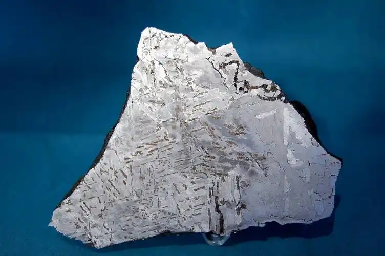 铁陨石上的金属物质怎么看