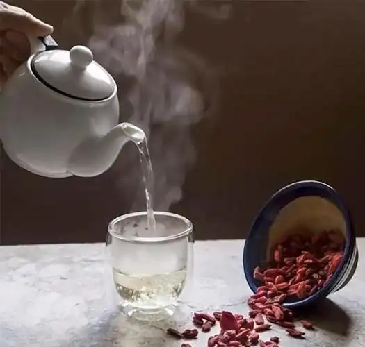 以前玻璃杯倒开水时会炸现在就很少出现难道玻璃还有假