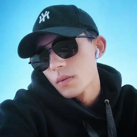 黑衣黑帽墨镜酷炫男头像