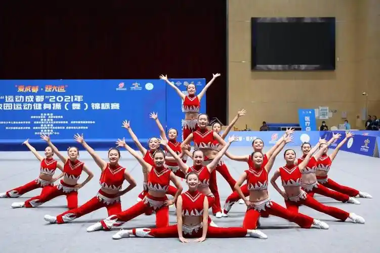 学院健美操队共计16人参加了比赛,其中学前教育专业学生14名,旅游管理