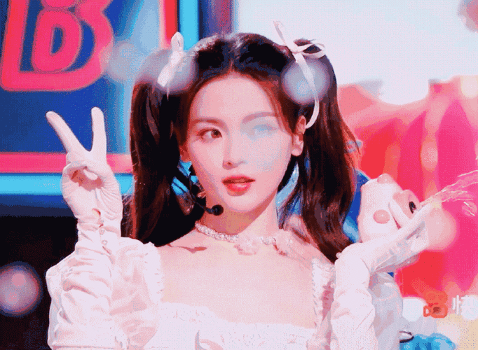 杨超越真成小魔仙了##杨超越又跳女团舞了