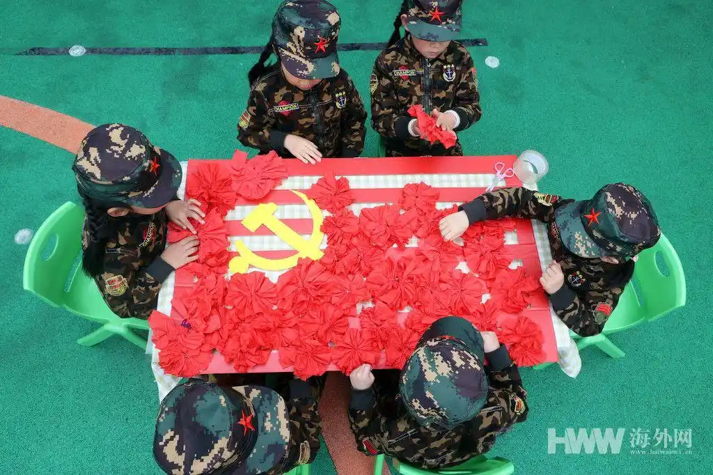 送党一朵小红花!幼儿园制作红花党旗致敬最可爱的人