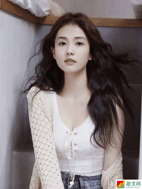 白鹿从追星女孩,成长为一名网红,再到一名知名女演员