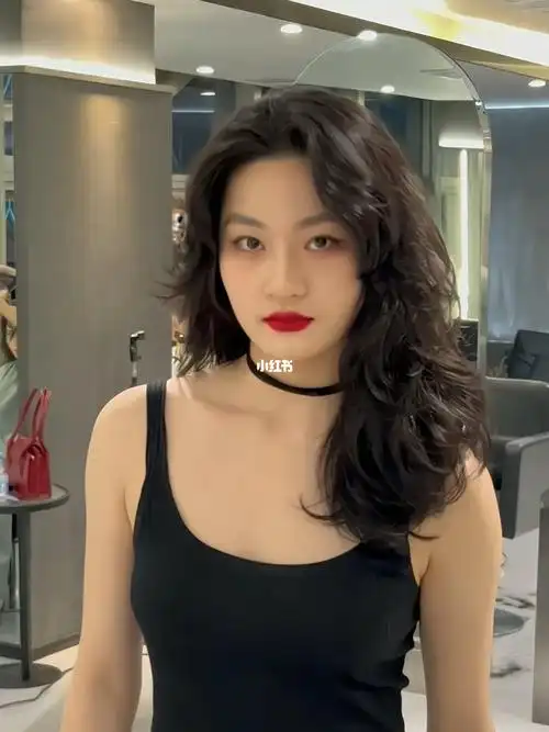 高层次s卷#圆脸发型推荐中长发烫发推荐 !