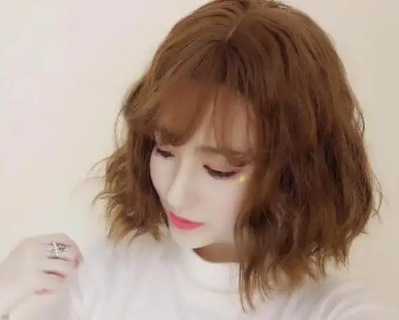 洋气的短发中卷全头烫发型,时髦个性这样选