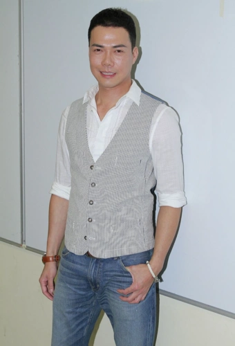 谢天华等不及与tvb合作,返内地登台享巨星待遇,轻松进账六位数