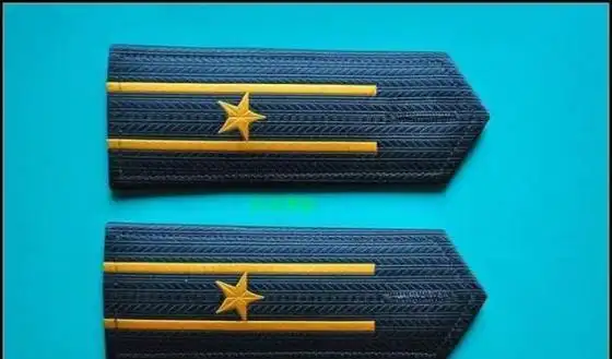 少校军衔是什么级别工资待遇,30岁少将军衔厉害么(30岁少校军衔厉害么