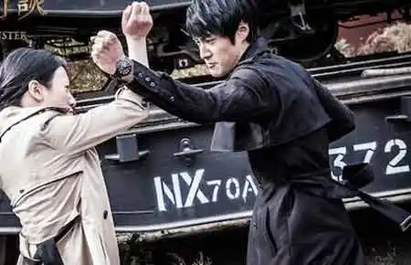 蔡诗芸圆臀秀美背王阳明海底与鲨鱼合影组图