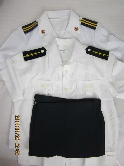 中国人民解放军海军的两种水手服有哪些区别