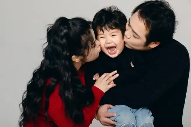 米粒全家福  真的爱了 06这组简约亲子照 好nice  这组亲子照感觉真