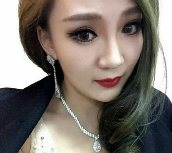 快手一姐刘大美人送外号公交美近日怒怼高迪火药味十足