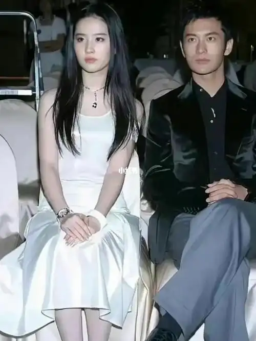 神雕侠侣刘亦菲黄晓明合照大家觉得怎么样