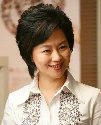 提到央视少儿频道的主持人,许多人的脑子里会蹦