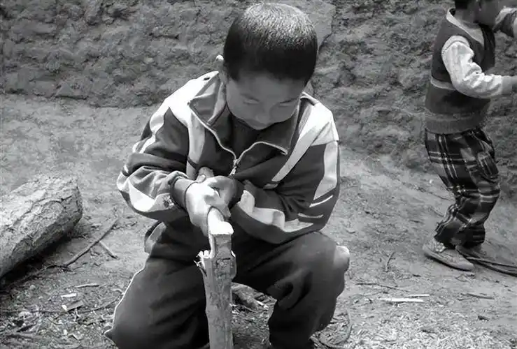 小时候的童年虽然不像现在,但过得很有意义,小伙伴们在一起很快乐.