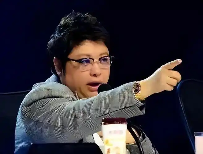 侵吞善款,贪污上亿,韩红遭实名举报,4年了,她还在等一声道歉