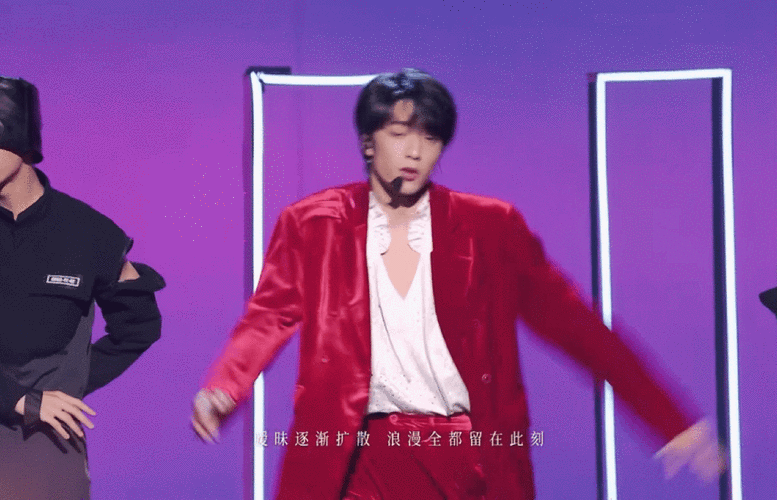 刘耀文新歌fallingyou纯享版舞台播放量突破100万
