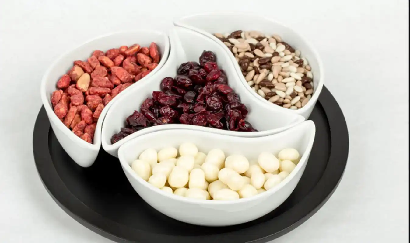 在炎炎夏日的阳光下,多吃豆子不仅可以缓解热量,还有祛湿的功效.