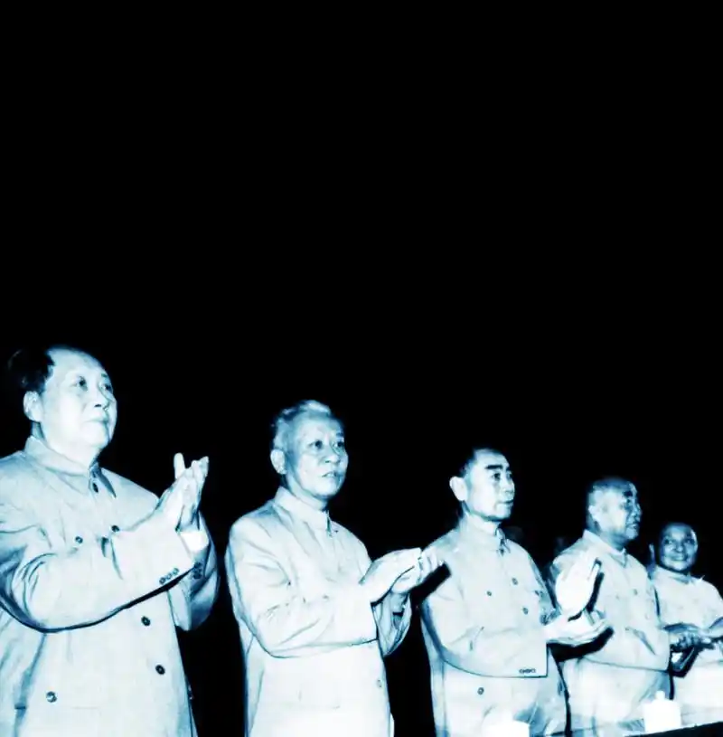 五位伟人合影,致敬