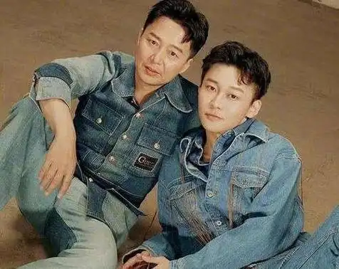 刘怡潼刘奕君是亲父子关系吗