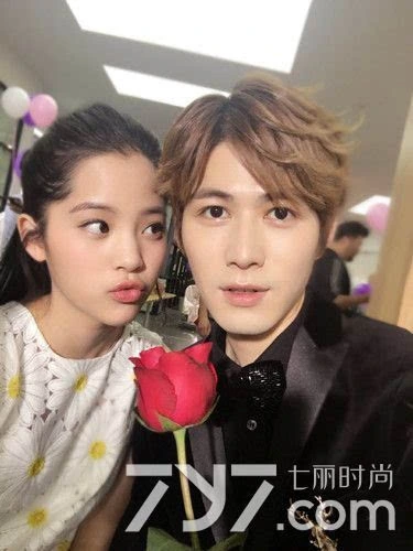 是尚先生杀青陈学冬发微博 呼唤小女朋友和欧阳娜娜亲密合影