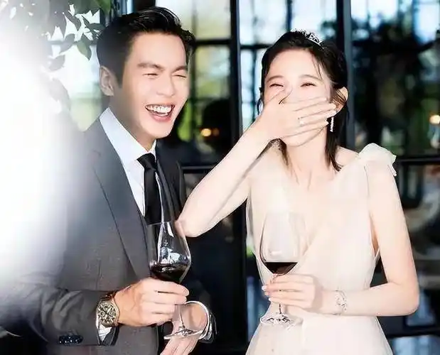 有种"整容"叫唐艺昕结婚,老公张若昀变化不大,她却像换了个人_婚姻