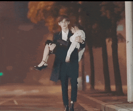 我心目中的公主抱,是如此唯美又浪漫.