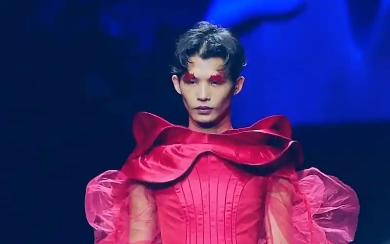 "女装男模"陆仙人走宫廷范纱裙_哔哩哔哩_bilibili