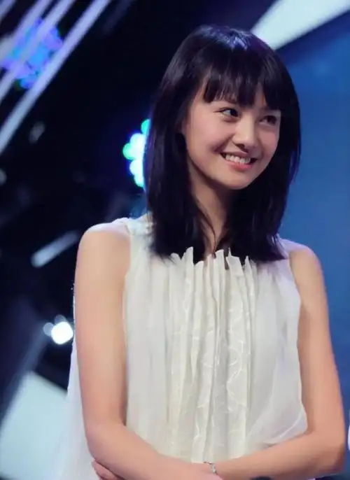 2010年上快乐大本营的郑爽真的是出水芙蓉任谁看了不会喜欢