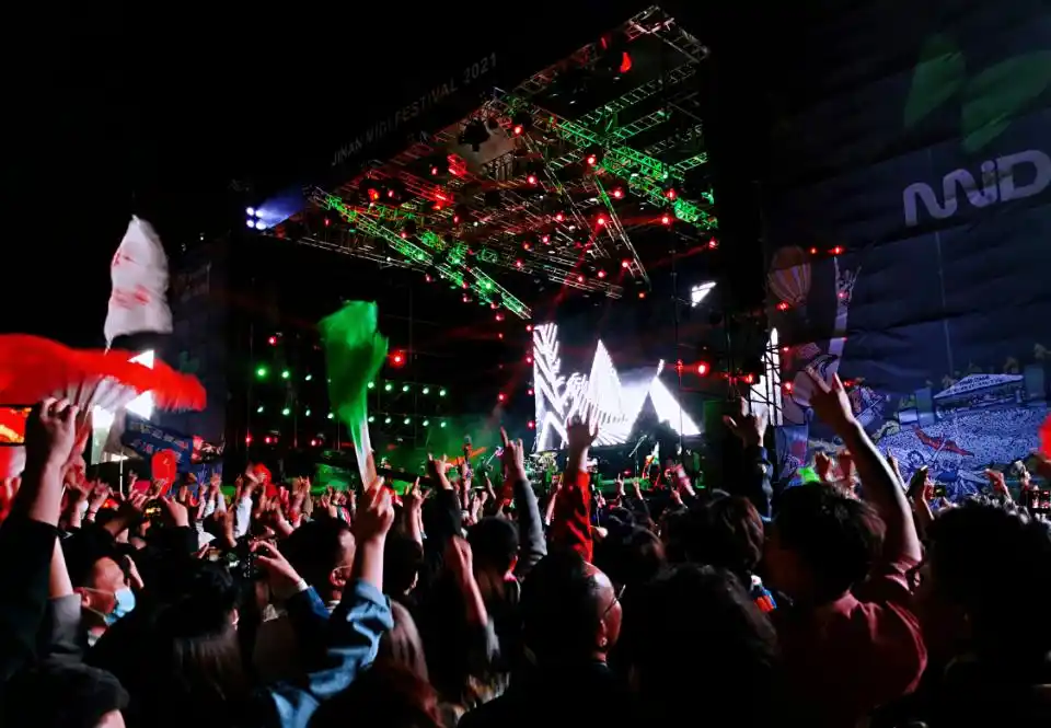 济南迷笛30日开幕,二手玫瑰拿自己和济南把子肉battle|音乐节|二手