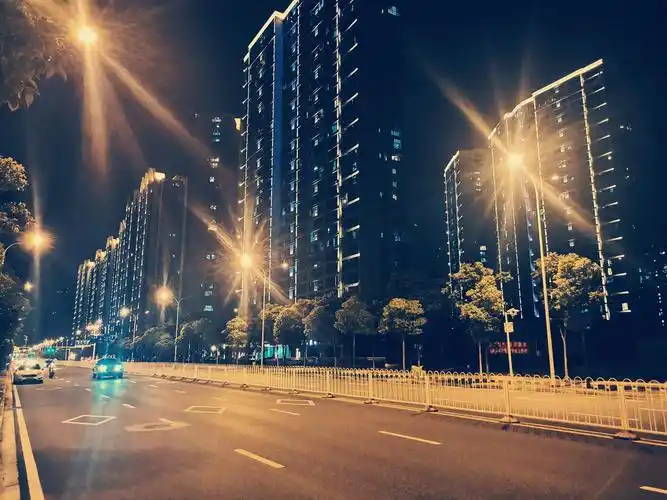 一个城市的夜晚那么冷清你看到这张图片有何感想