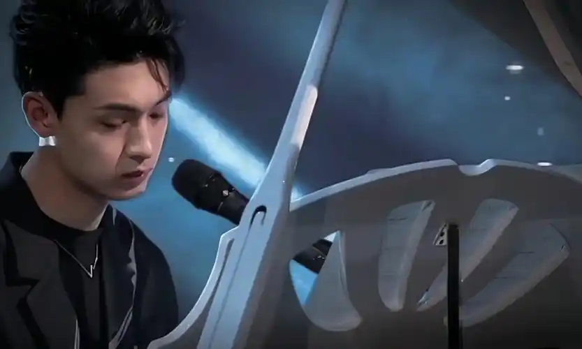 秦霄贤 钢琴少年真帅