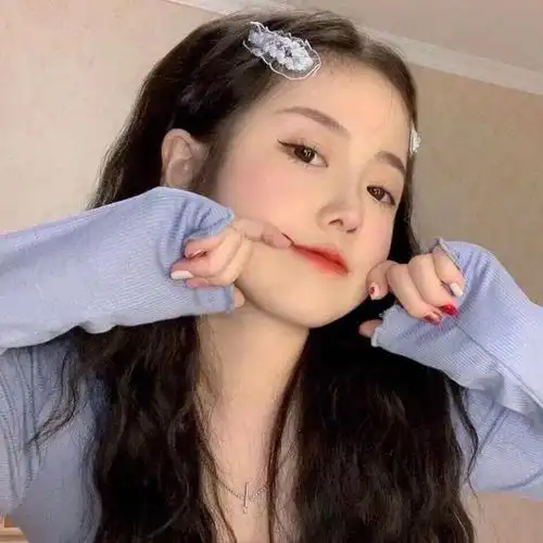 2020年最火微信头像女生简单大方 4/11张图片 漂亮图片 美女车模 清新