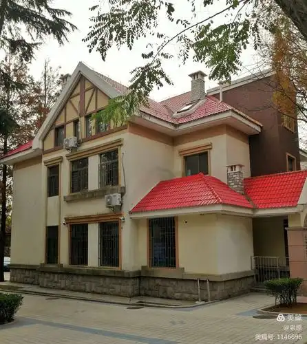 位于青岛太平角湛山二路1号的欧式别墅正式对外开放,这座别墅经过一年