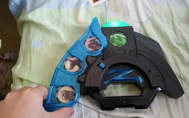 泽塔奥特曼怪兽勋章第三期万代dx骷髅哥莫拉勋章套装 镝木授权卡