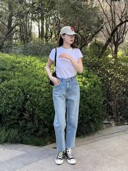 白色t恤配什么颜色裤子好看