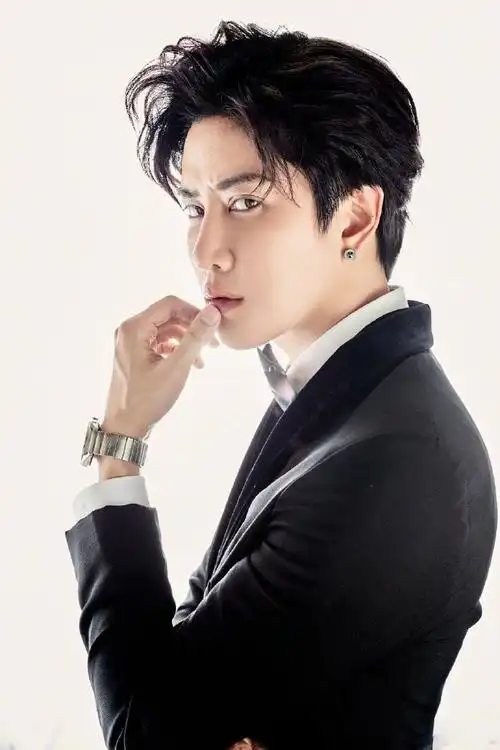 mike成熟魅力西装写真图片