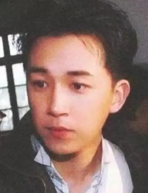 潘粤明年轻时候真的特别的帅,如果放在现在的话,喜欢他的粉丝,肯定会